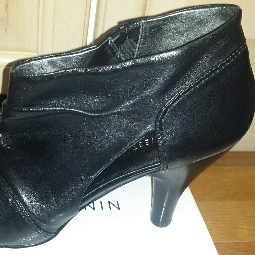 Shoes - Picture 4 of 8